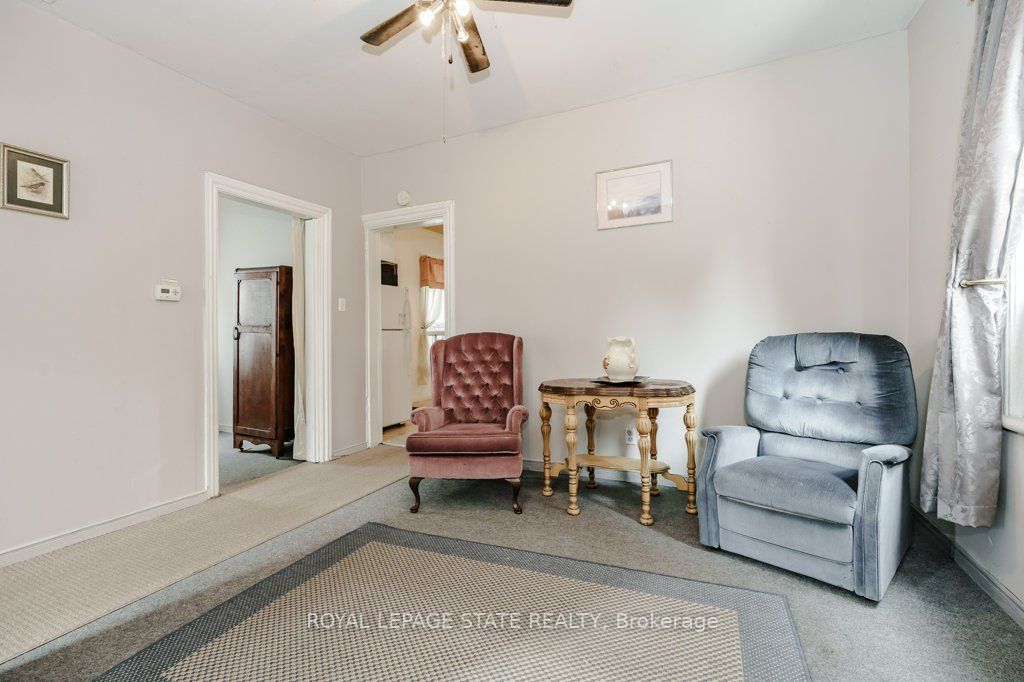 381-383 MacNab Street N