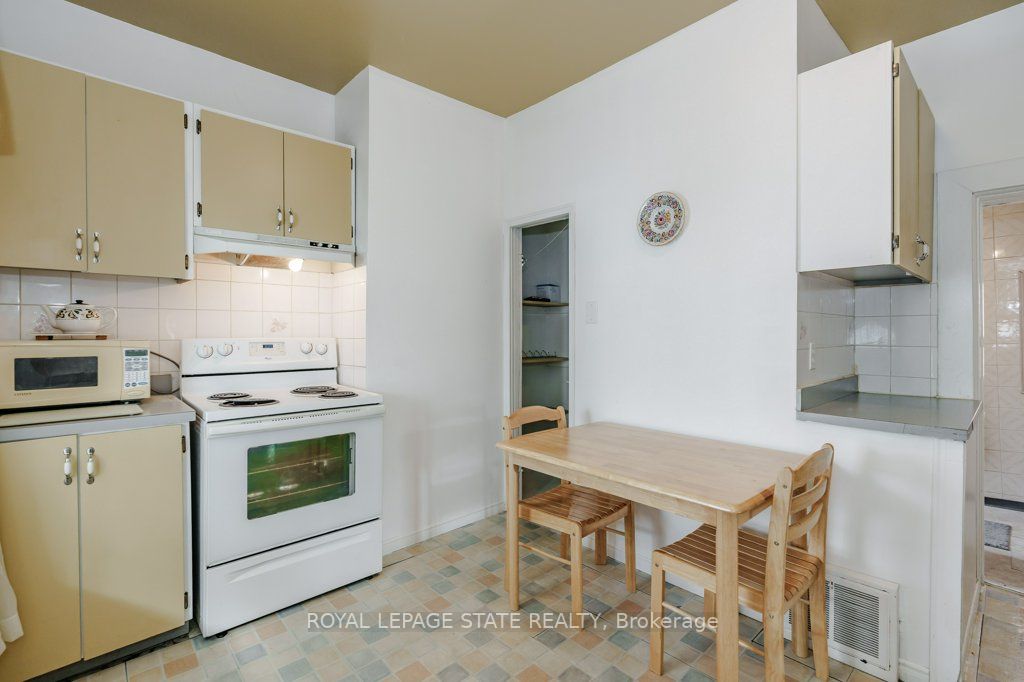 381-383 MacNab Street N