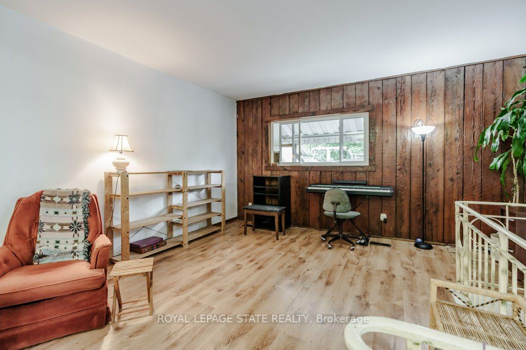 381-383 MacNab Street N
