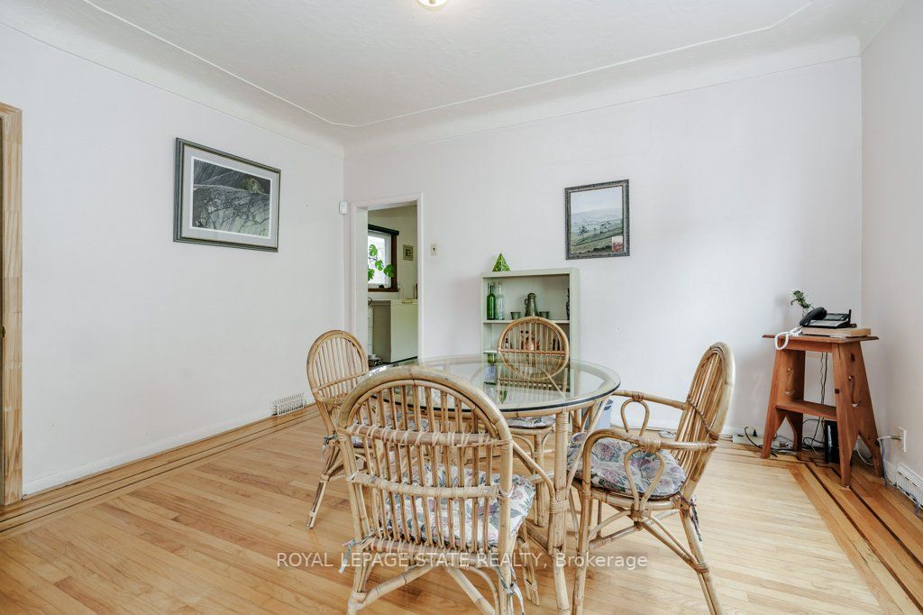 381-383 MacNab Street N