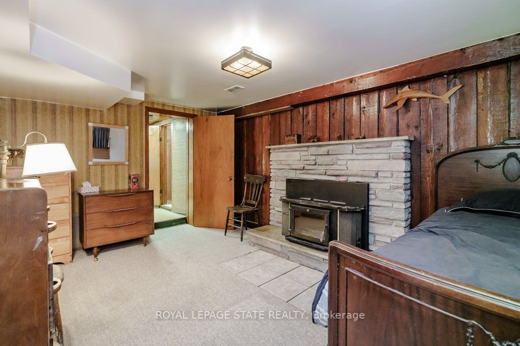 381-383 MacNab Street N