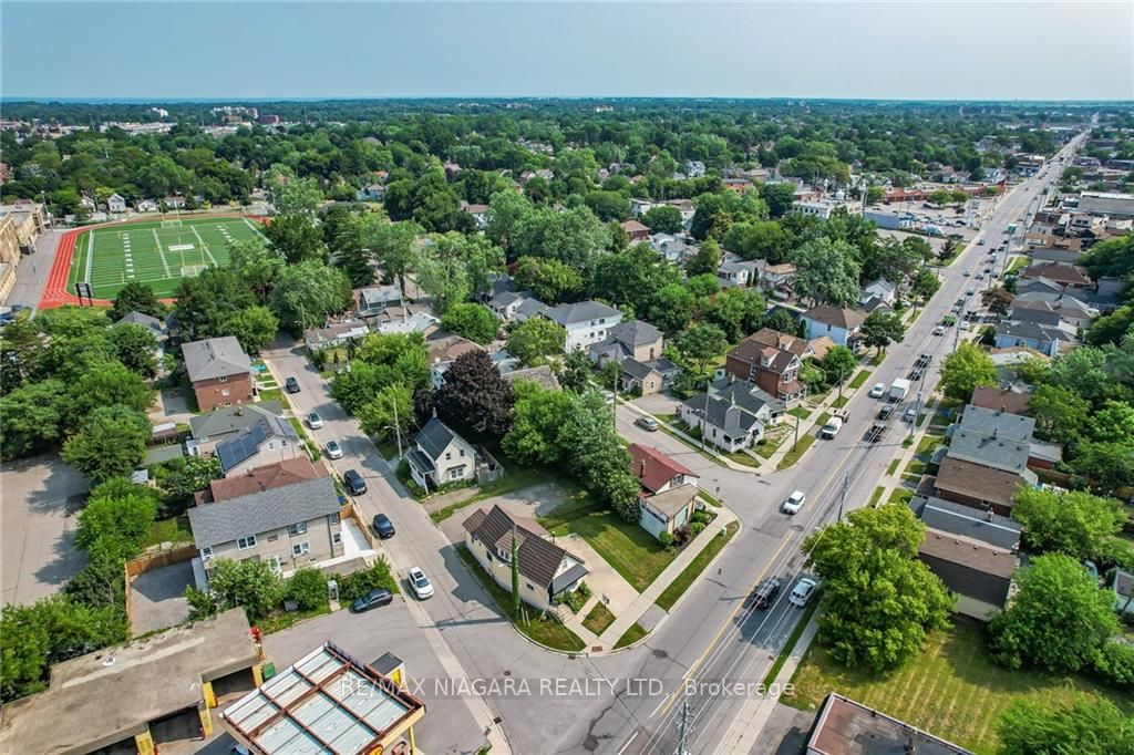 145 Welland Ave