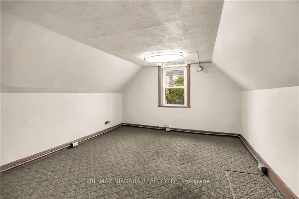145 Welland Ave