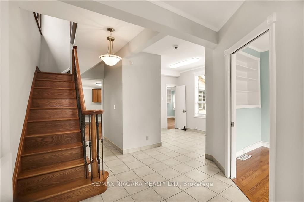 145 Welland Ave