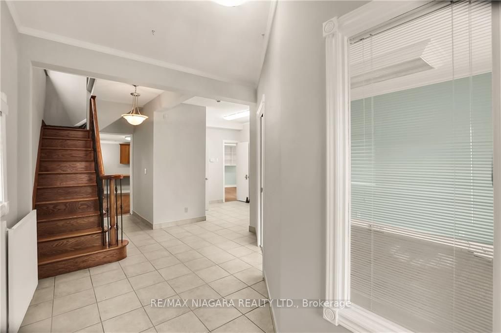 145 Welland Ave