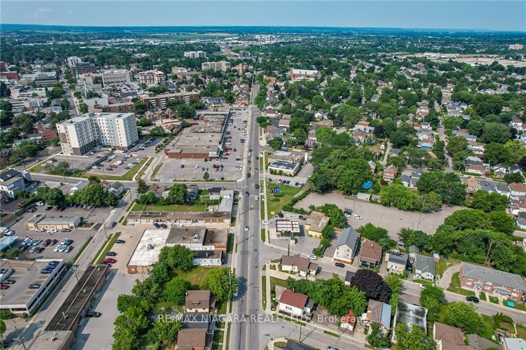 145 Welland Ave