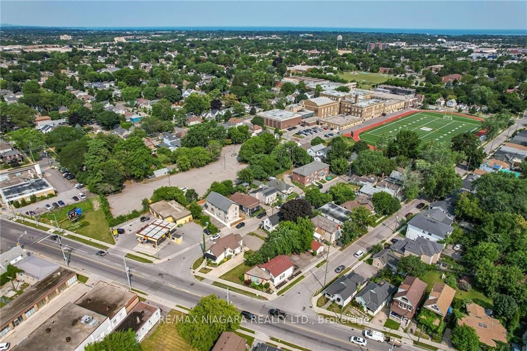 145 Welland Ave