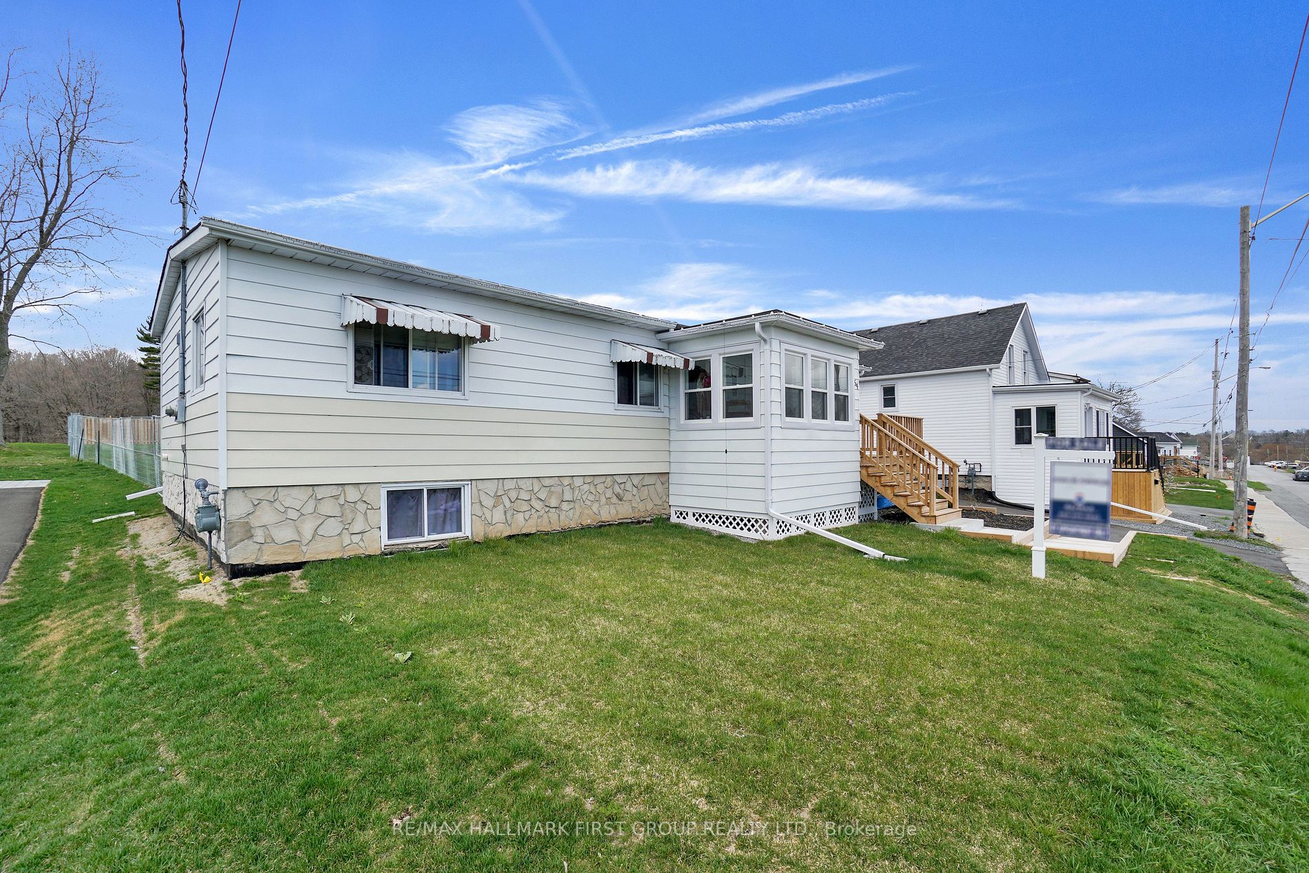 64 Alexander St