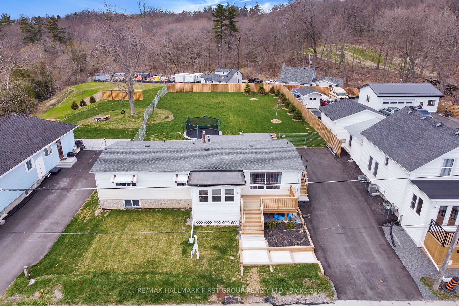 64 Alexander St