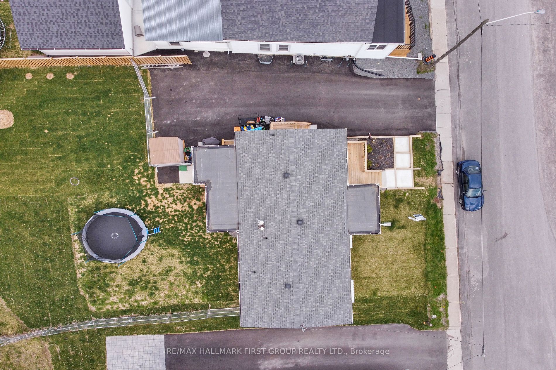 64 Alexander St