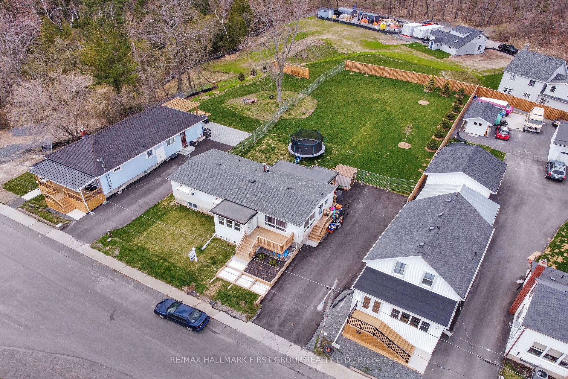 64 Alexander St