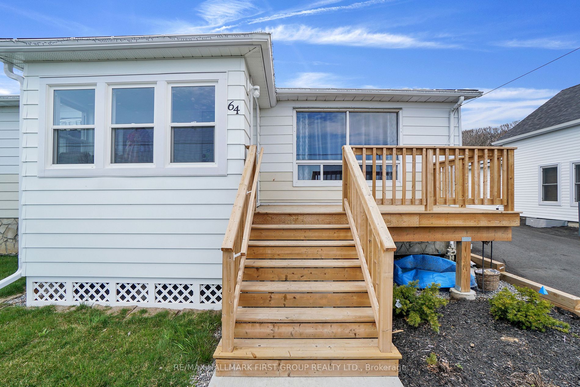 64 Alexander St