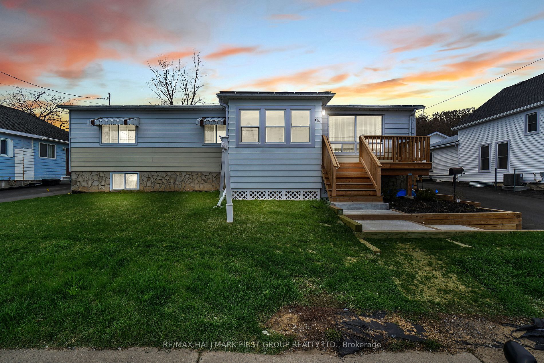 64 Alexander St