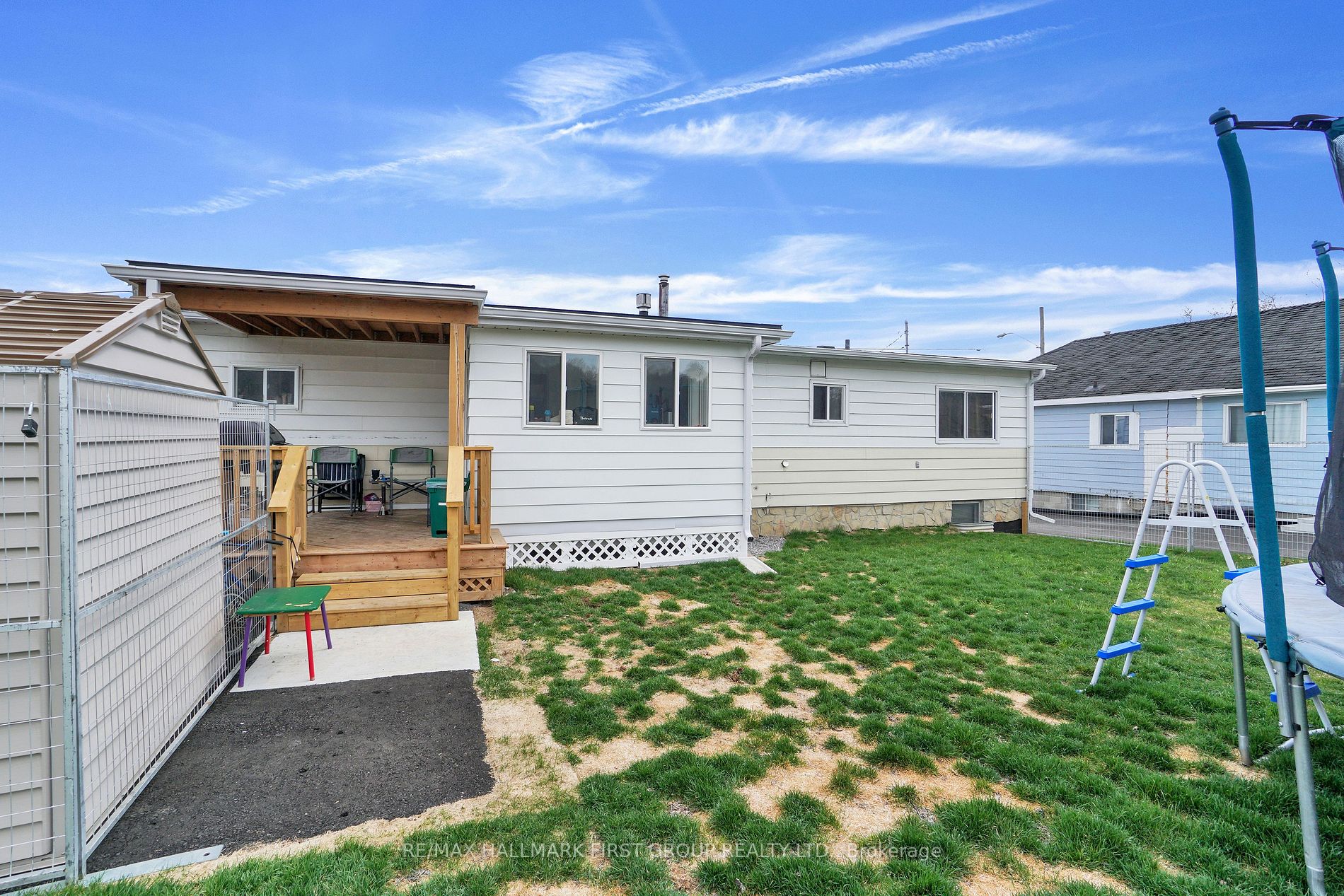 64 Alexander St