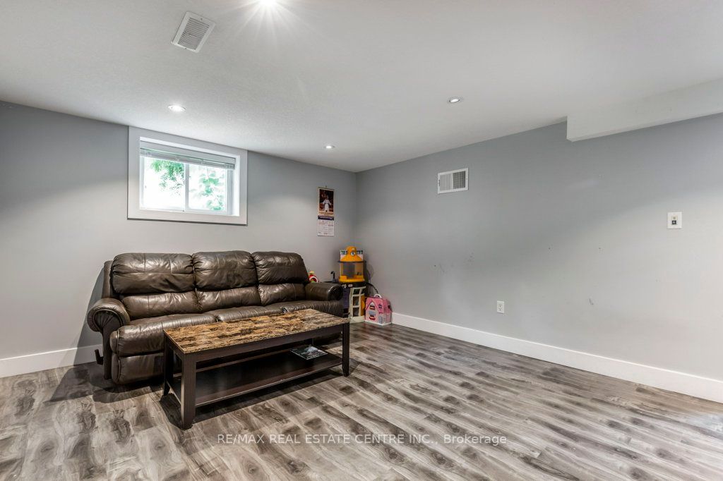 19 Yager Ave