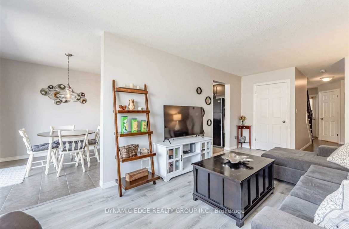22 Davison Dr