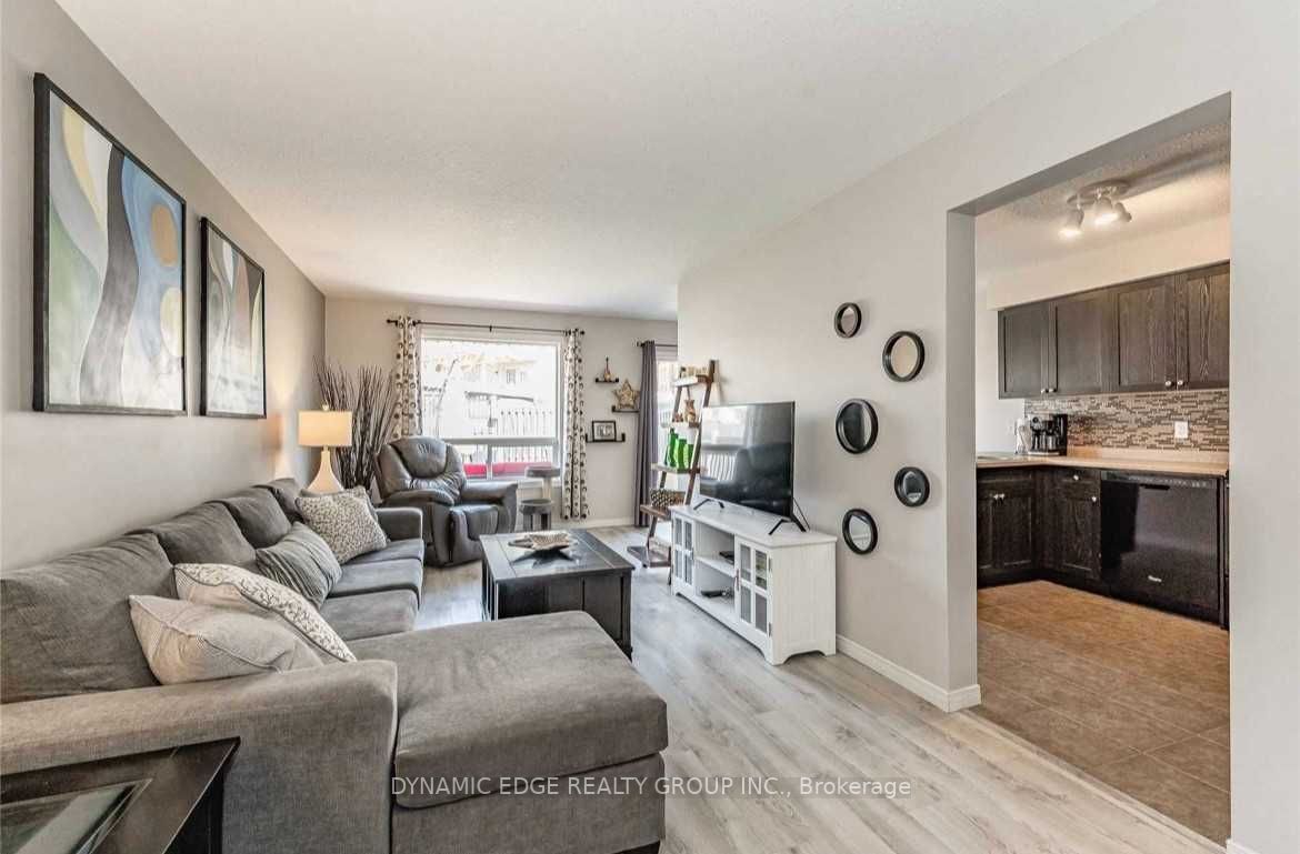 22 Davison Dr