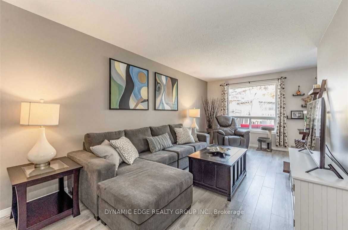 22 Davison Dr