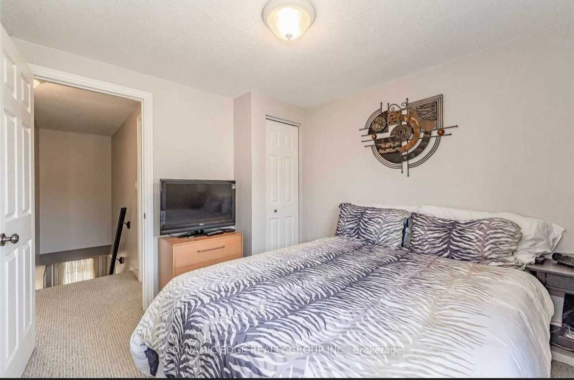 22 Davison Dr
