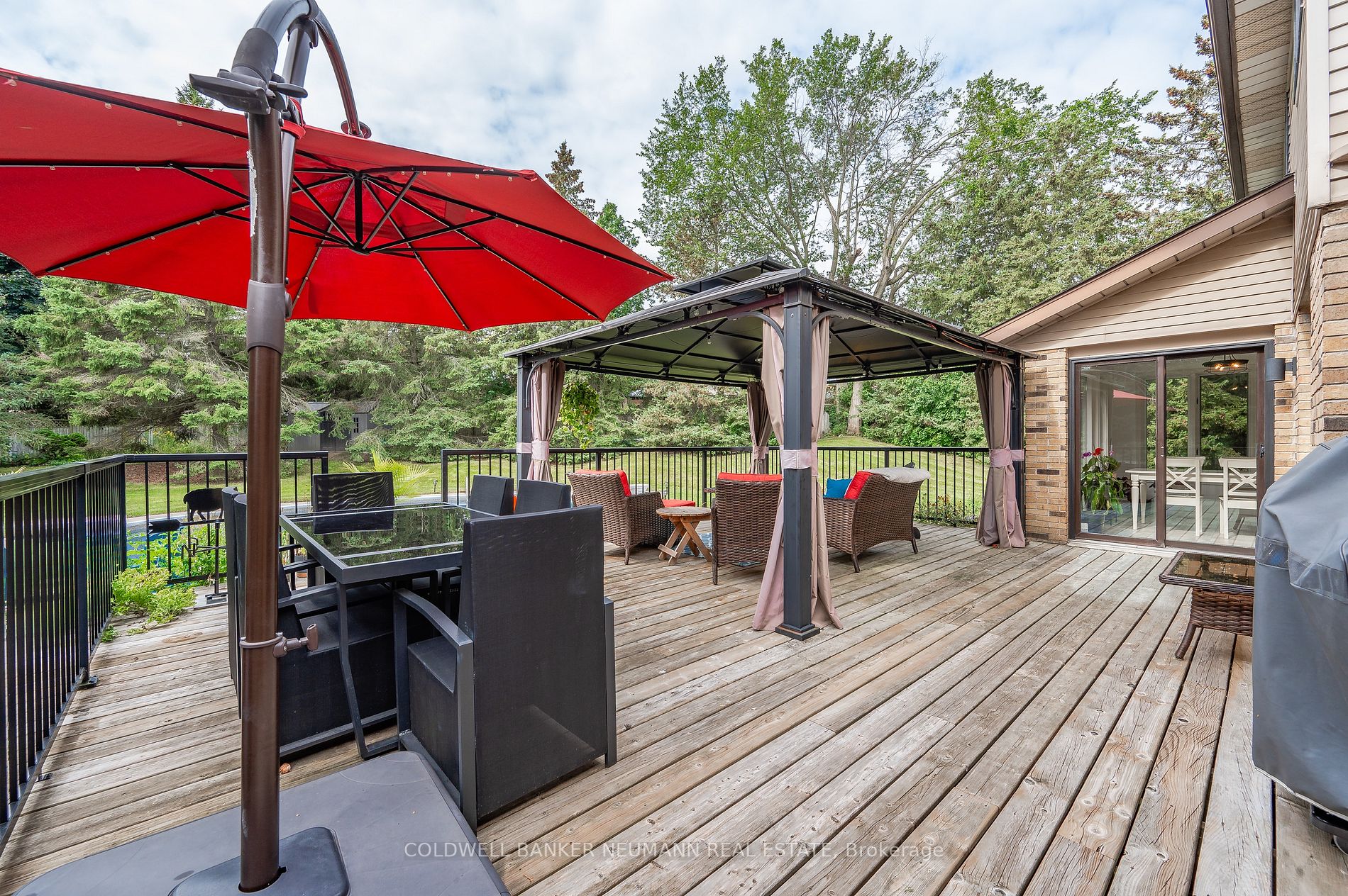 16 Fernbank Place