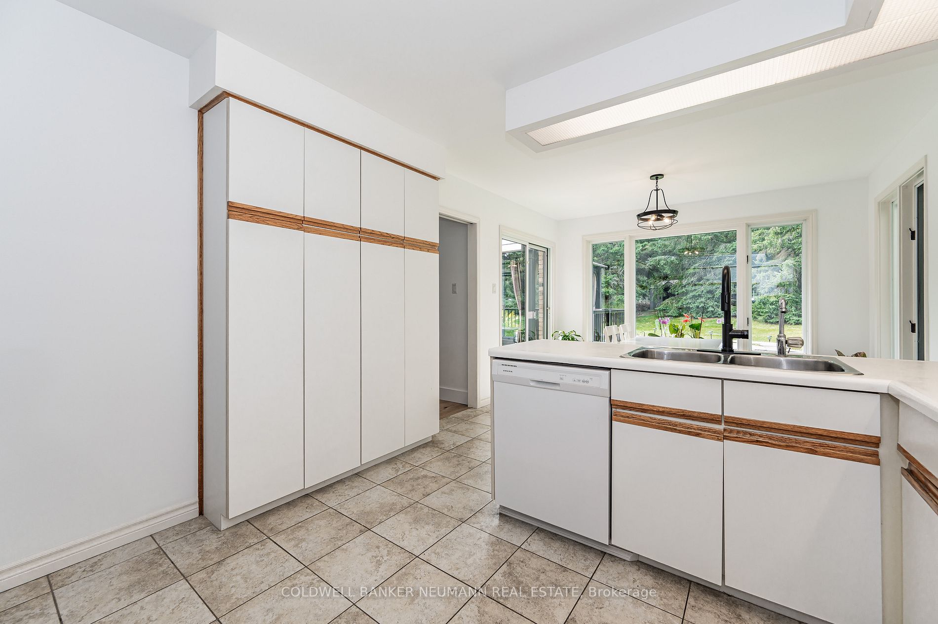 16 Fernbank Place