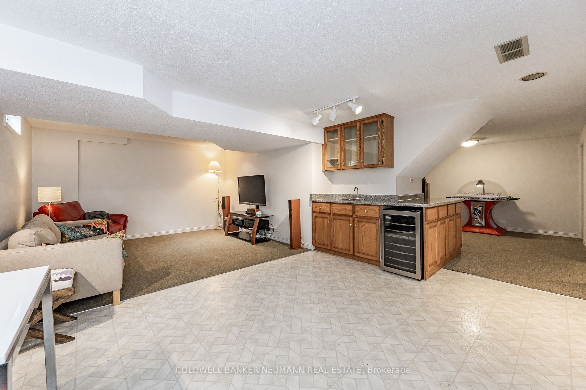 16 Fernbank Place