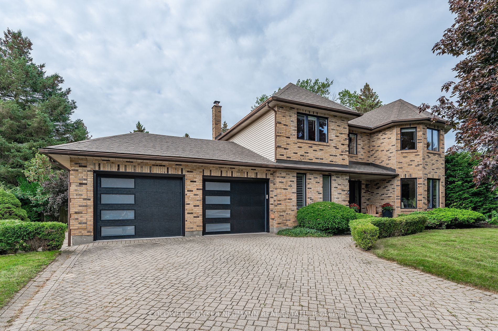 16 Fernbank Pl