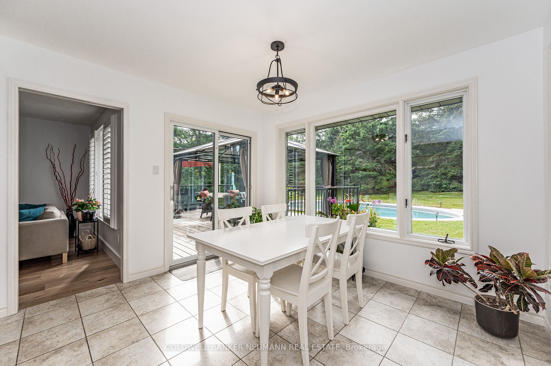16 Fernbank Place