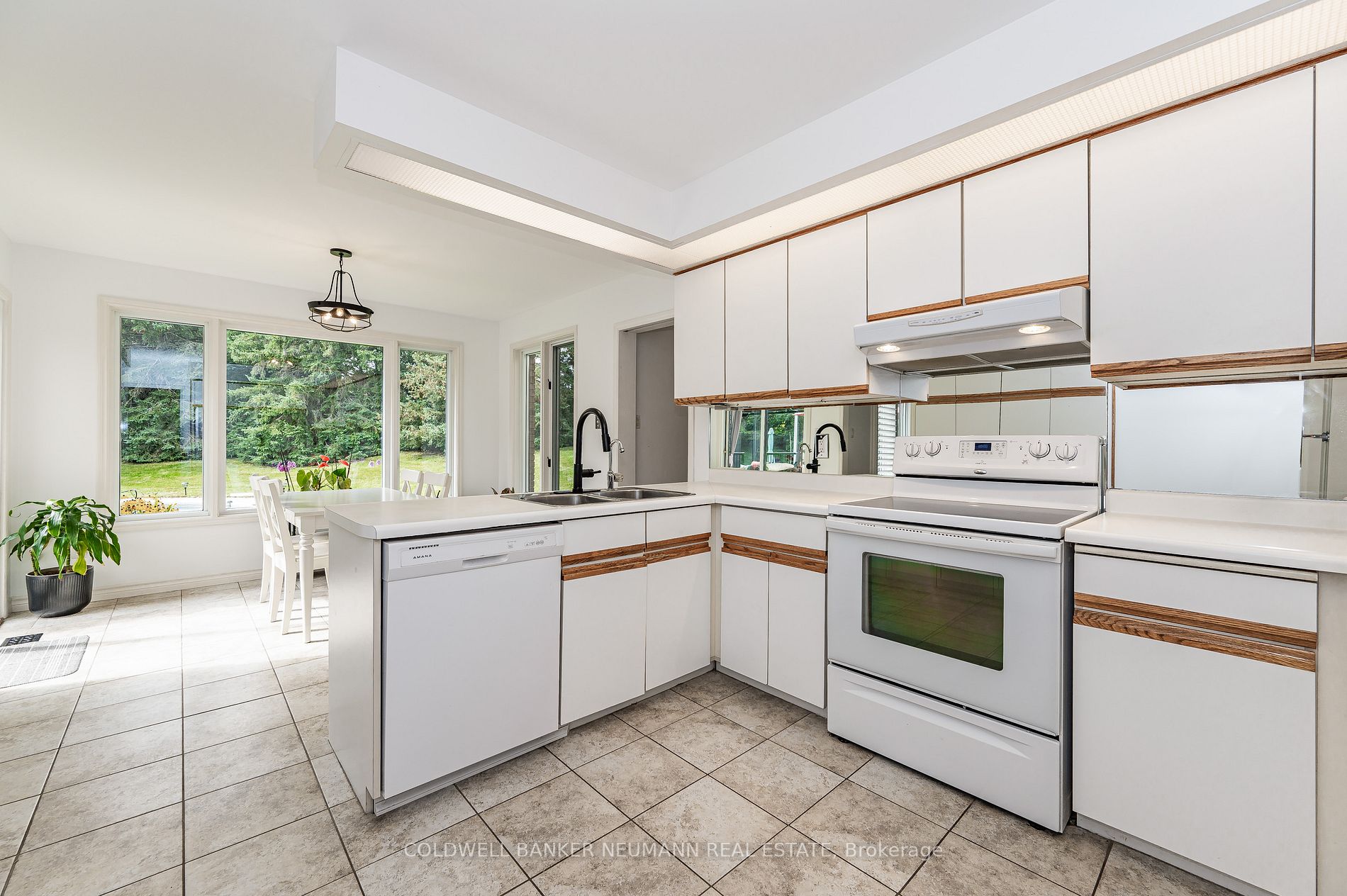 16 Fernbank Place
