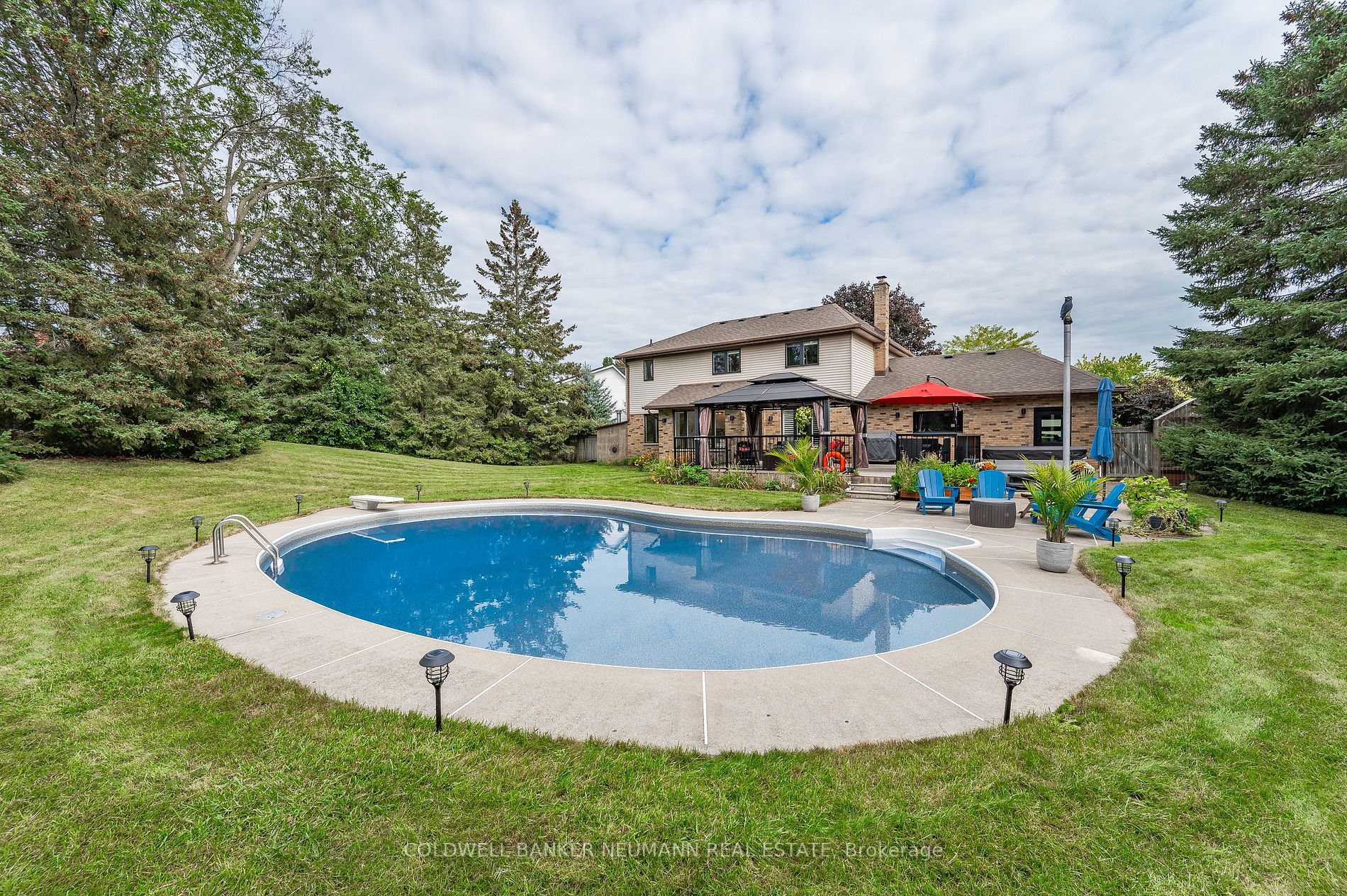 16 Fernbank Place
