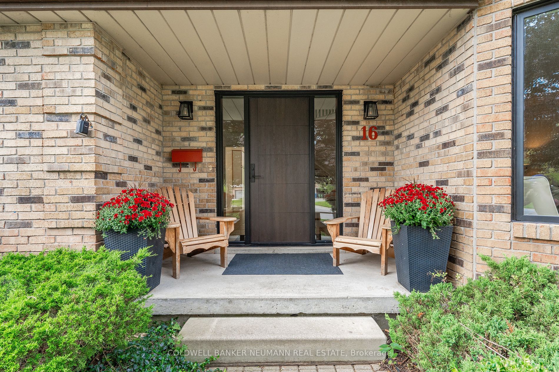 16 Fernbank Place