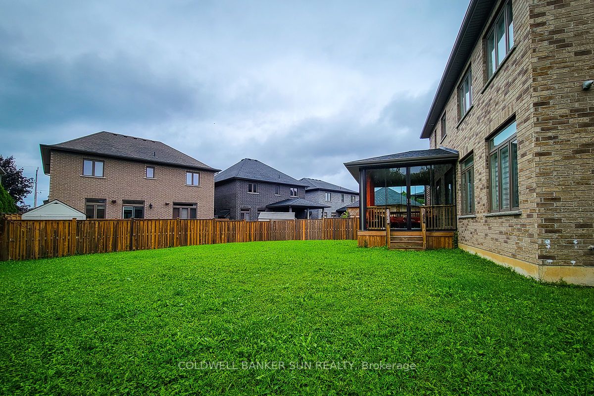 32 Kingspoint Circle