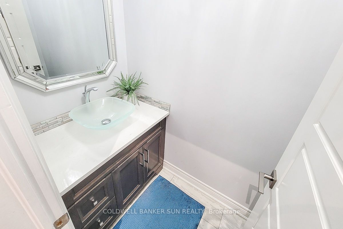32 Kingspoint Circle