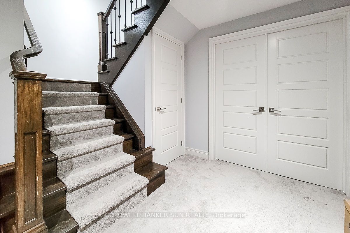 32 Kingspoint Circle
