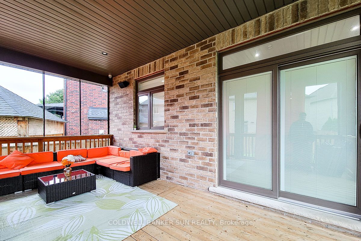 32 Kingspoint Circle