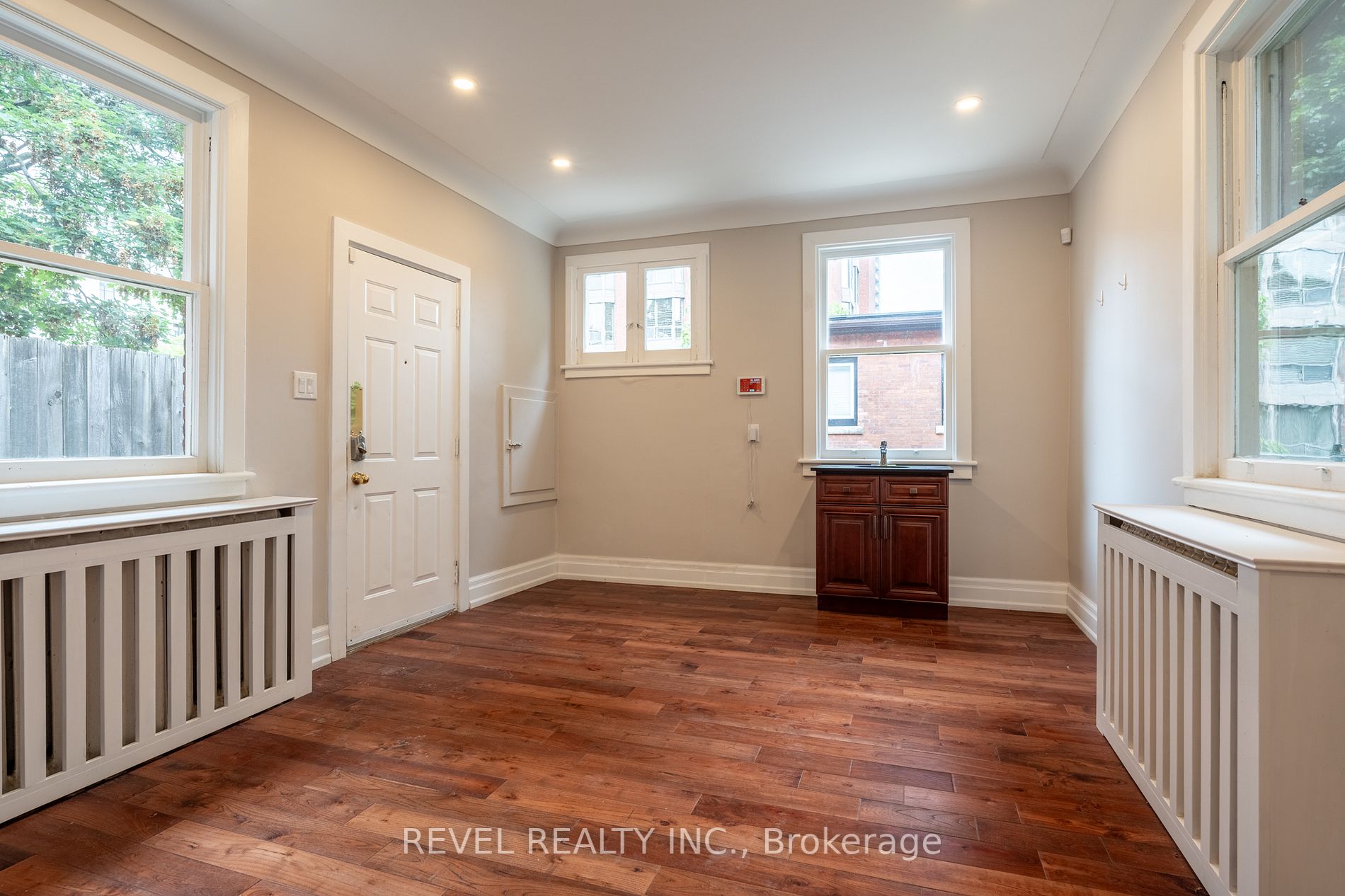 56 Charlton Avenue W, #1