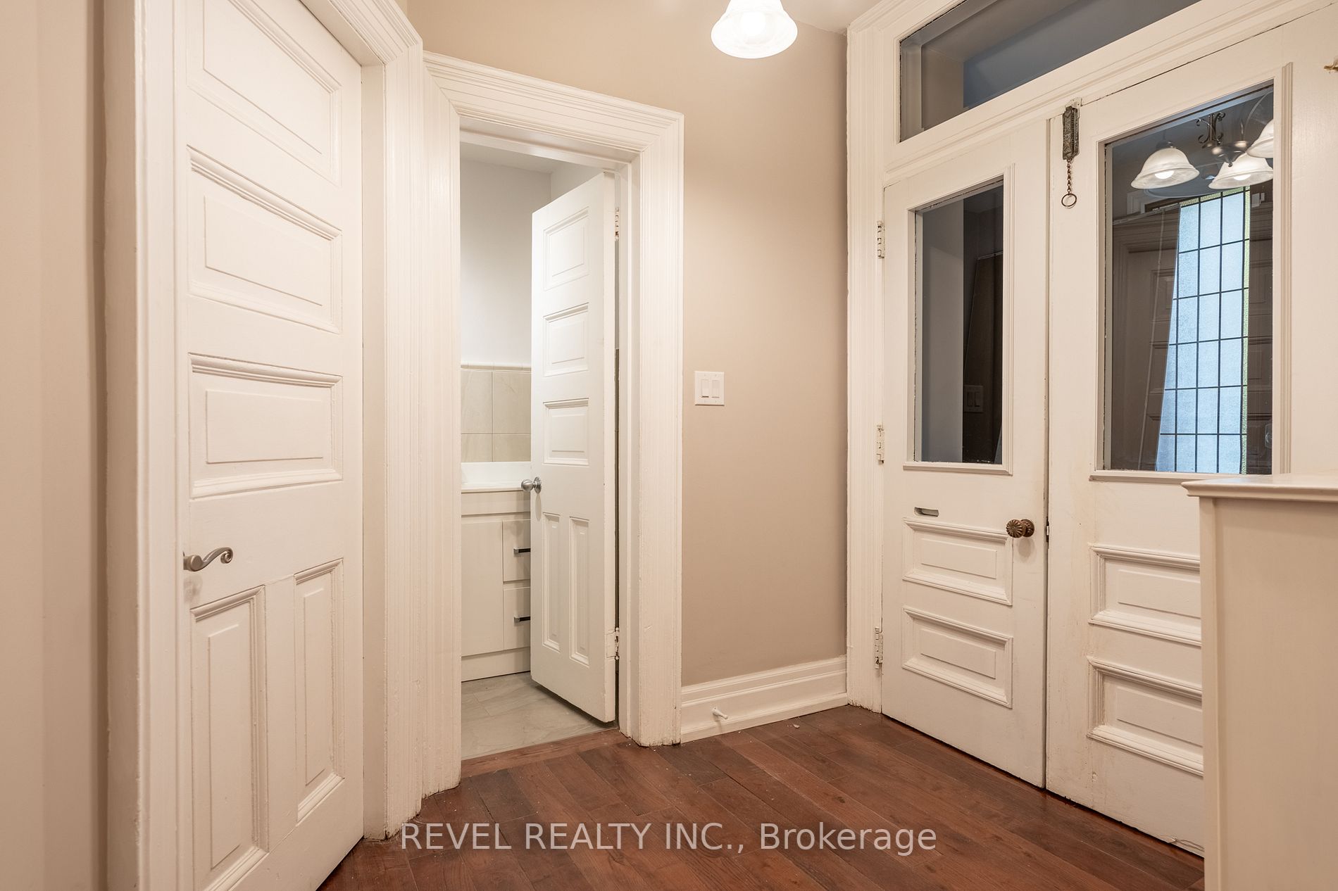 56 Charlton Avenue W, #1