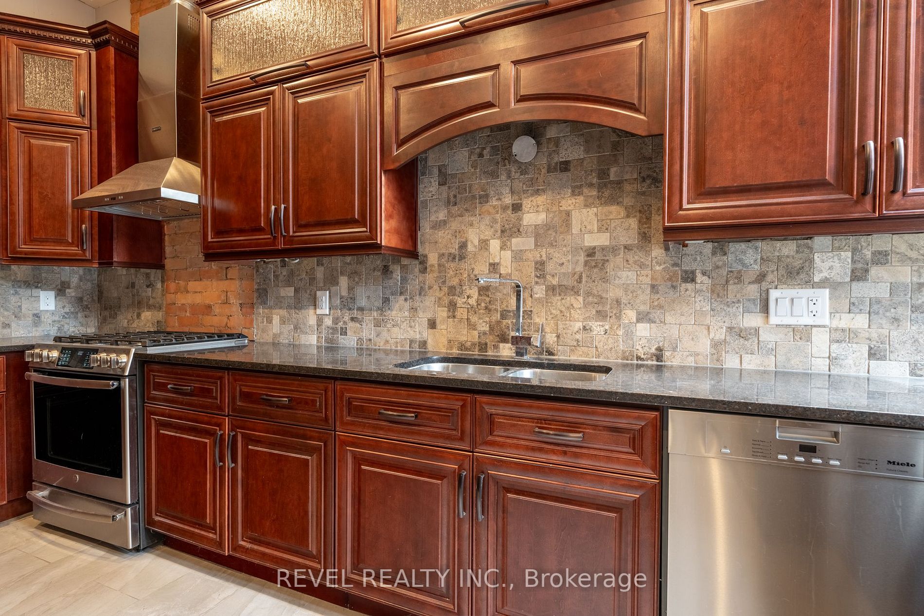 56 Charlton Avenue W, #1