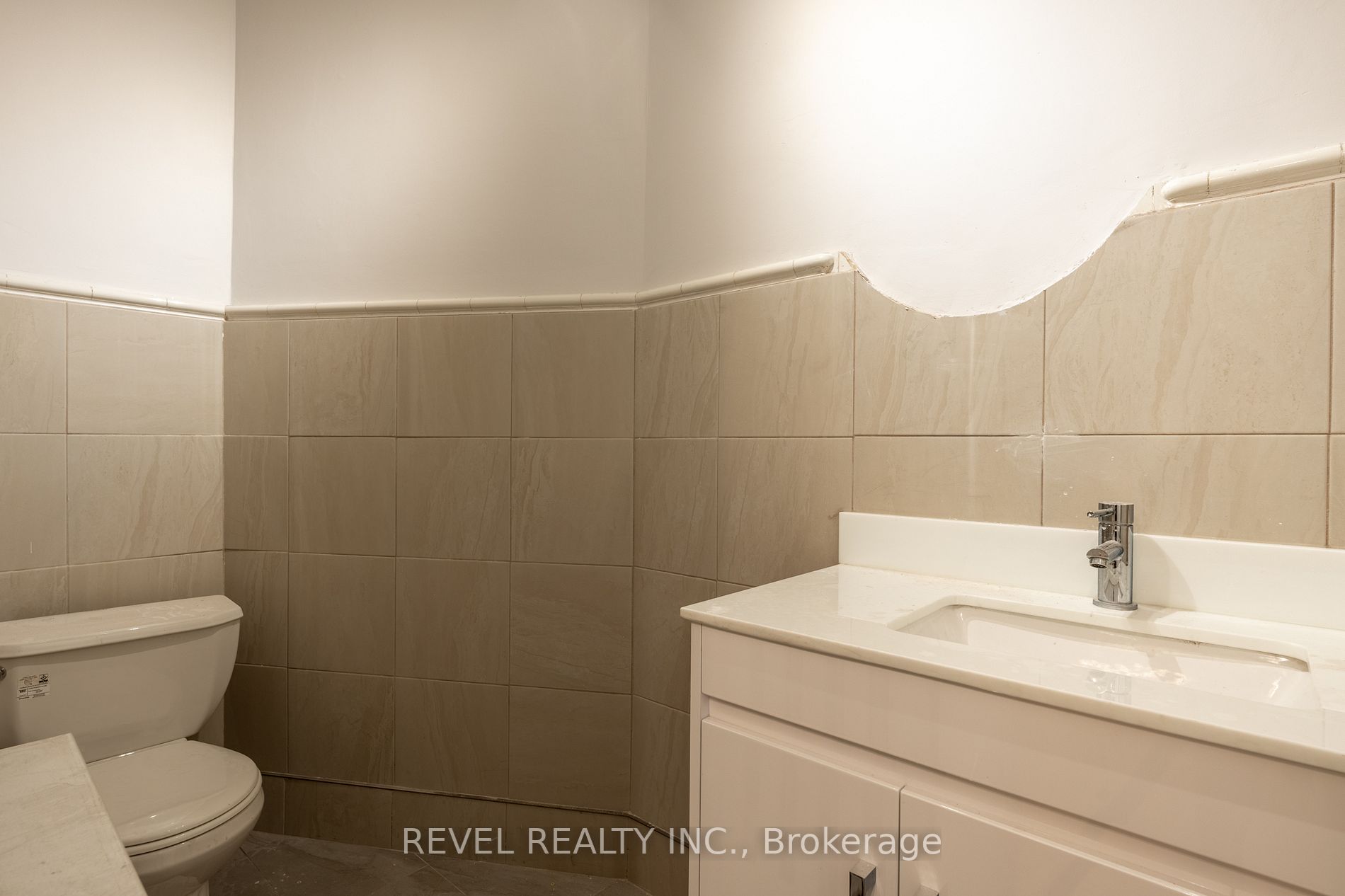 56 Charlton Avenue W, #1