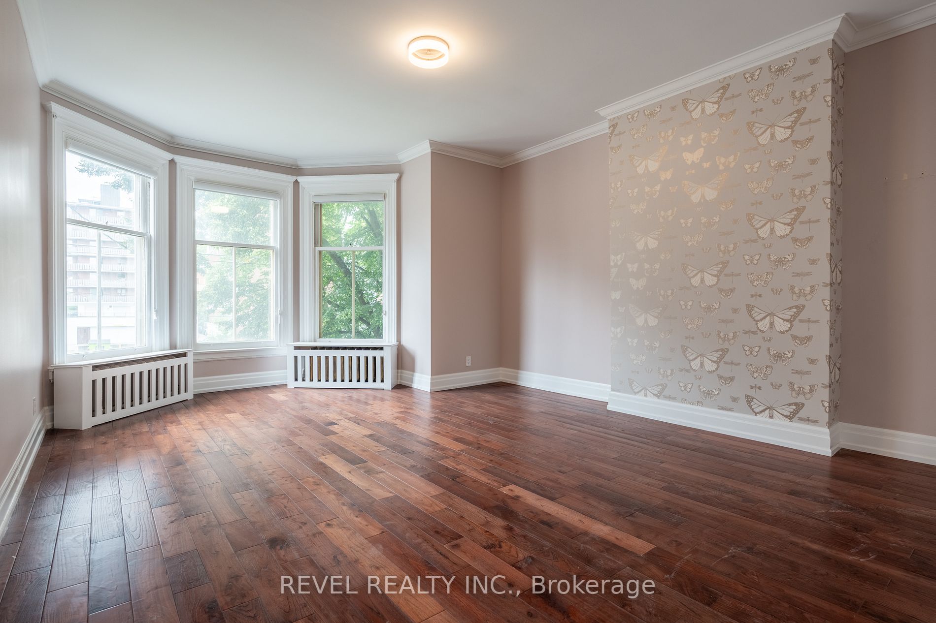 56 Charlton Avenue W, #1