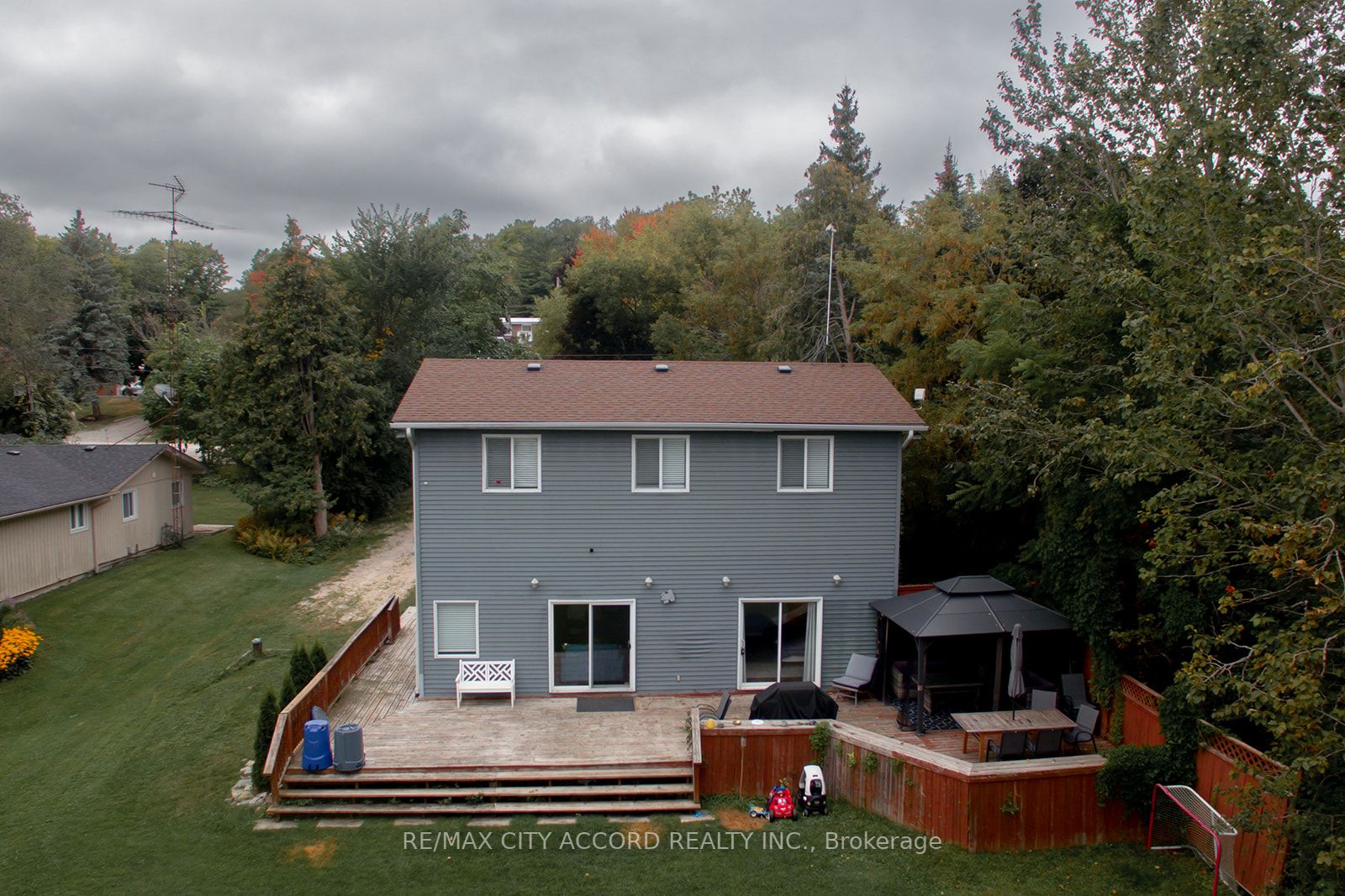 30 Lawrence St N