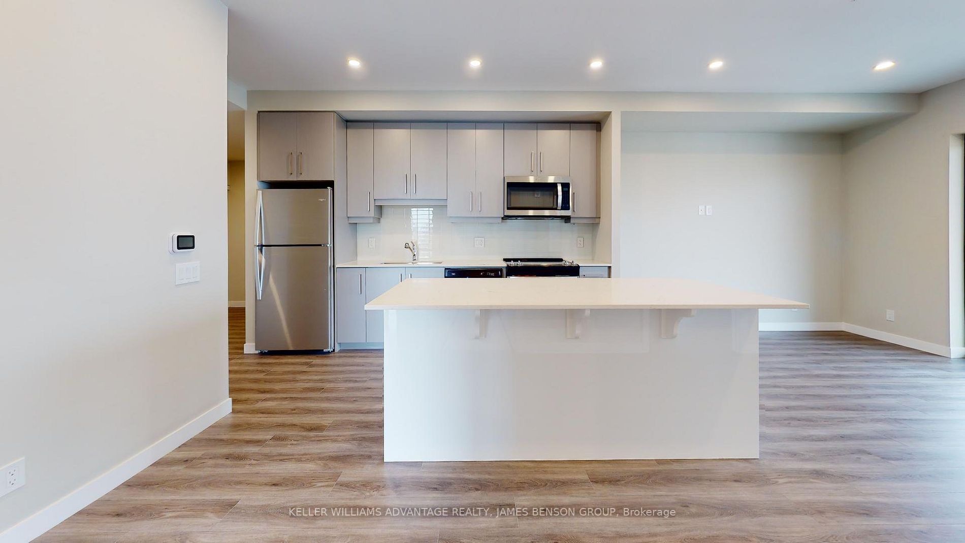 15 Queen St S, #1611