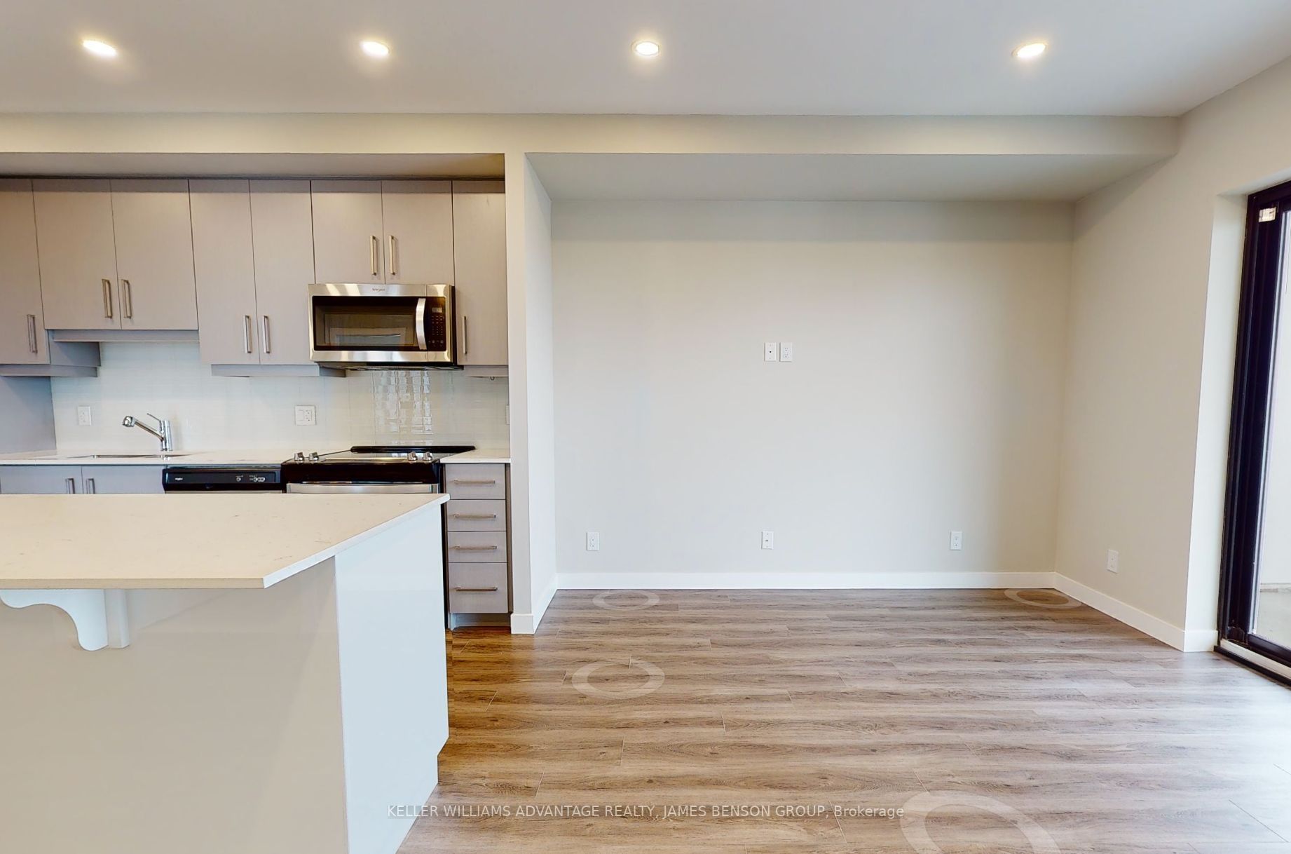 15 Queen St S, #1611