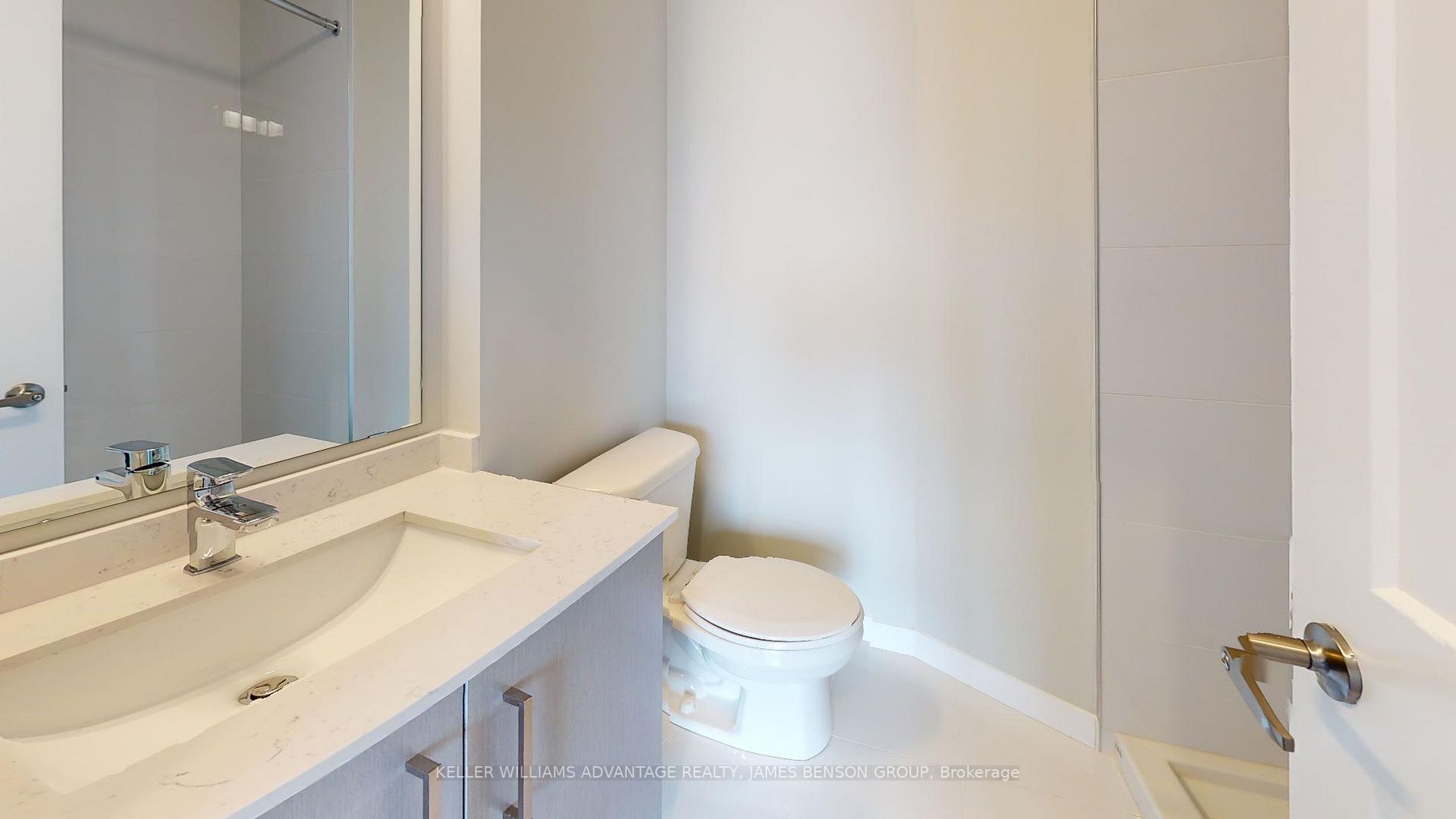 15 Queen St S, #1611