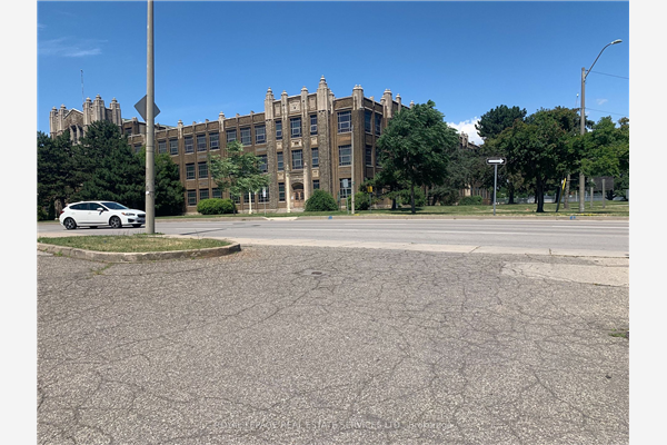 807 Main St W St W