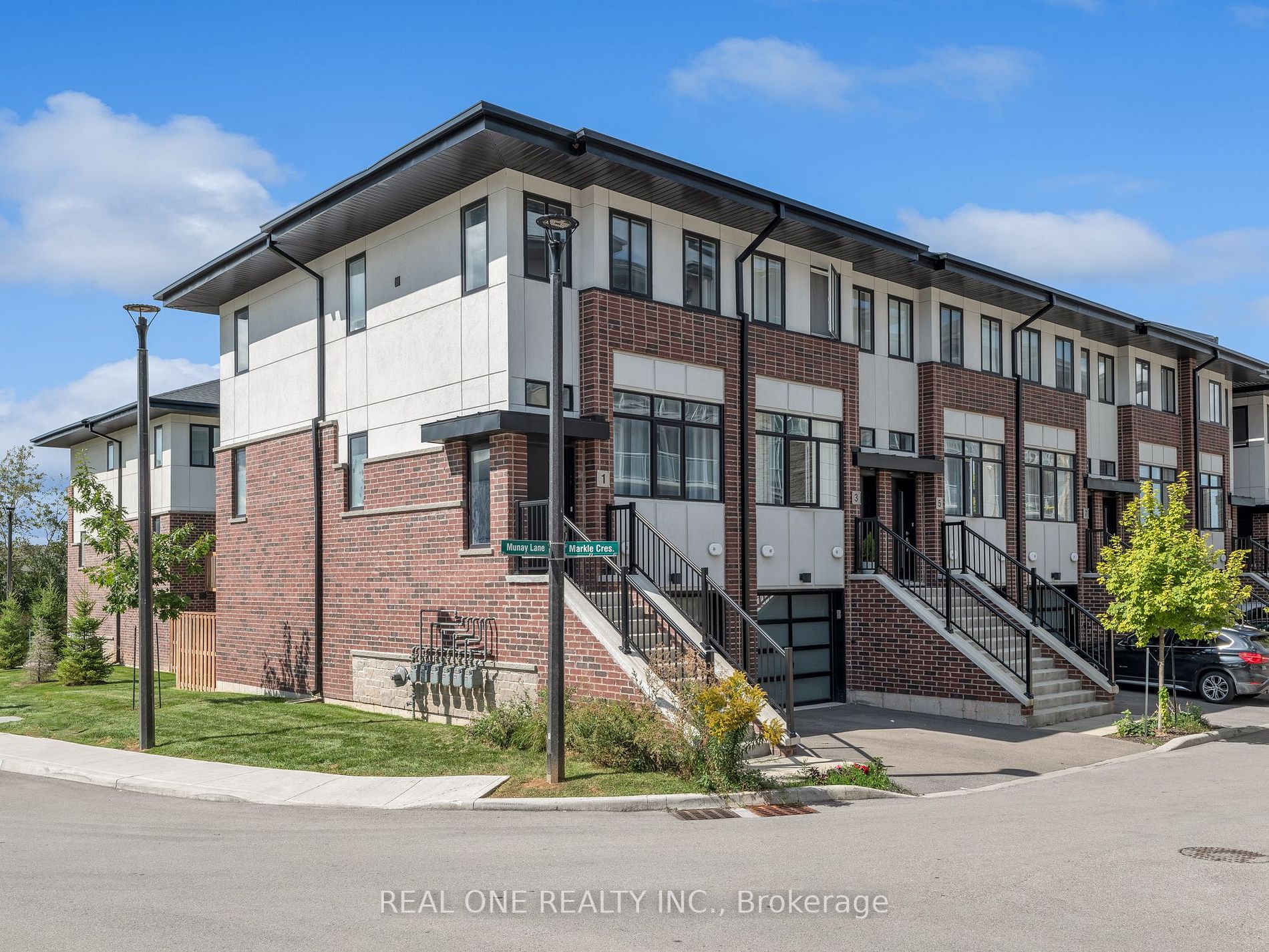 1 Markle Cres