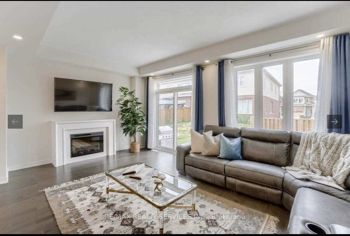 16 Stonehill Avenue