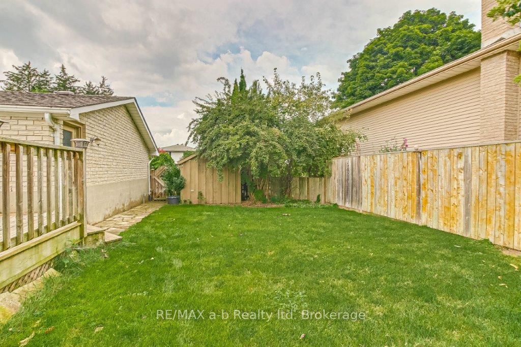 715 Gladstone Dr