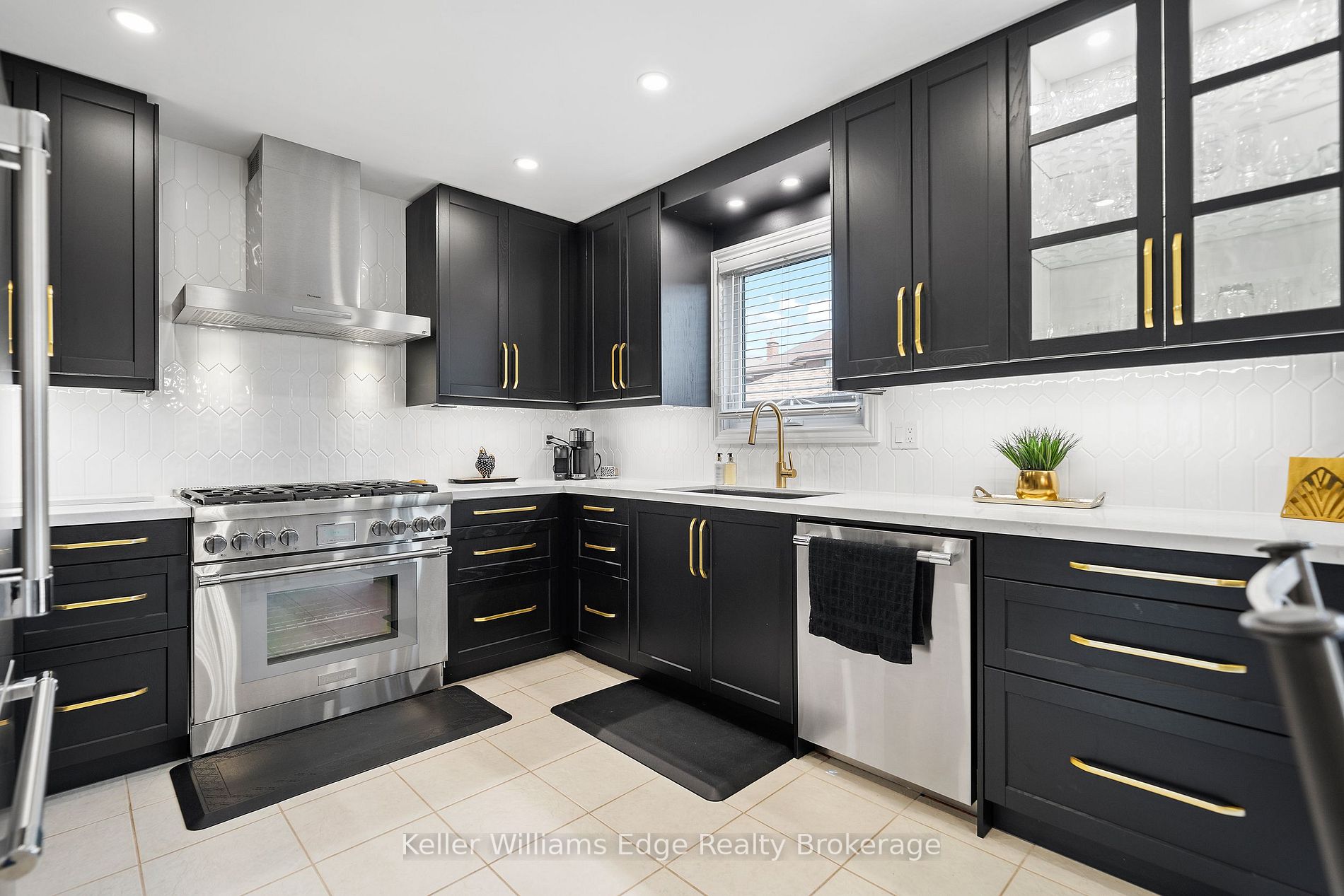 37 Napoleon Dr