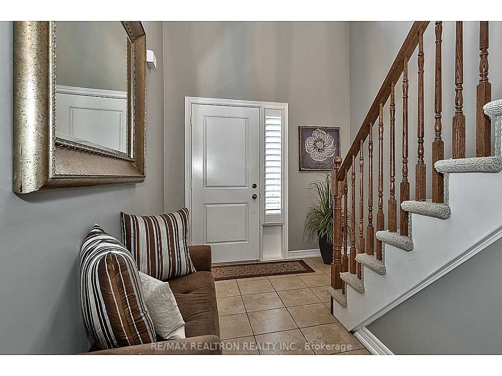 45 Seabreeze Cres, #2